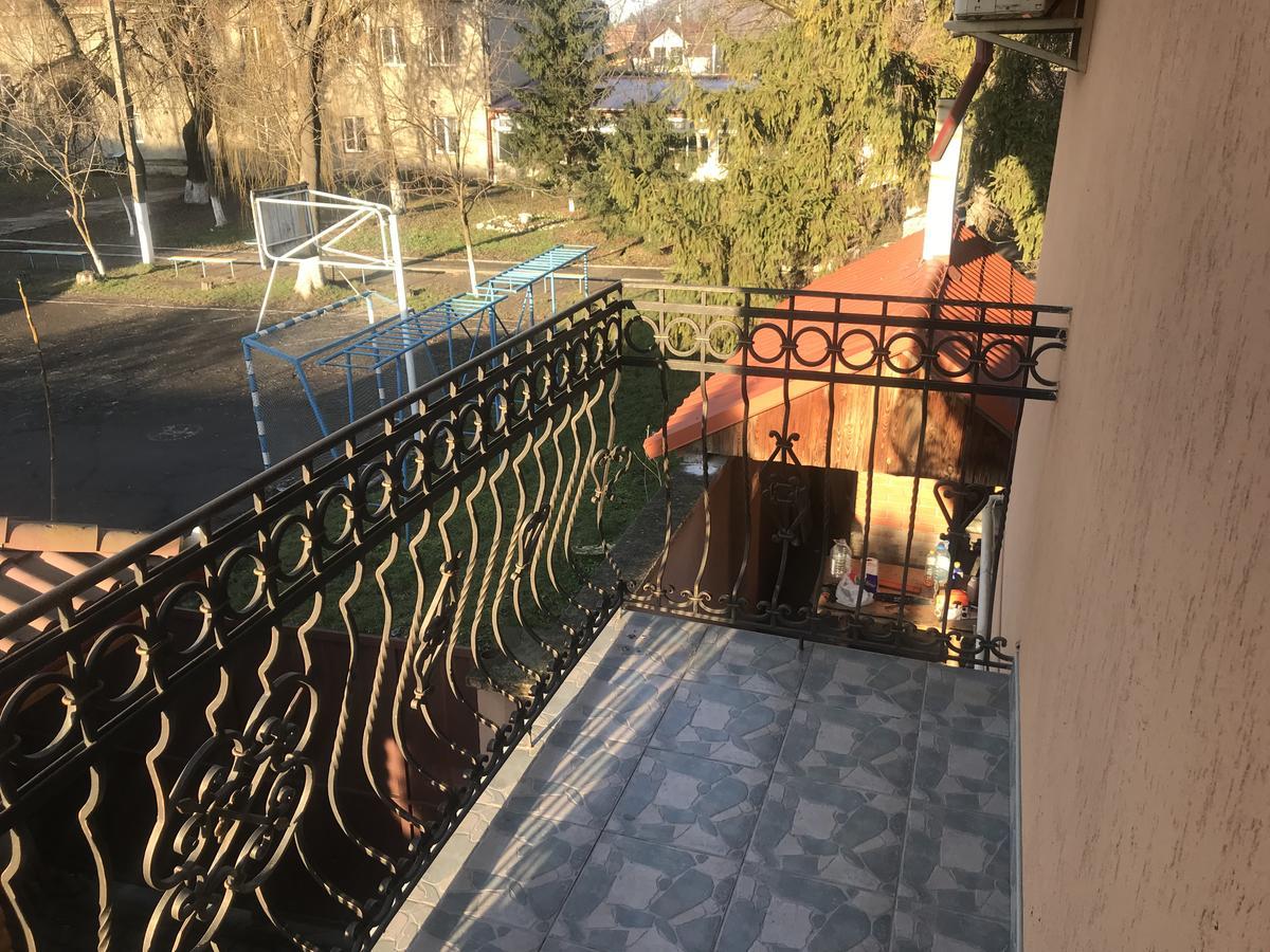 Domino Berehove (Transcarpathia) Exterior foto